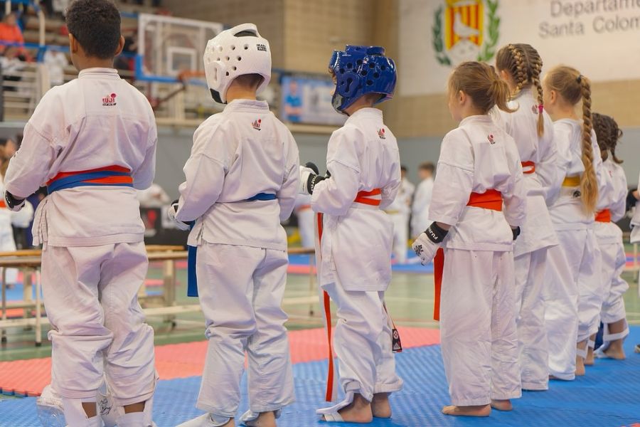 Artes marciales y natación podrían mejorar las habilidades motoras en niños con autismo, según estudio