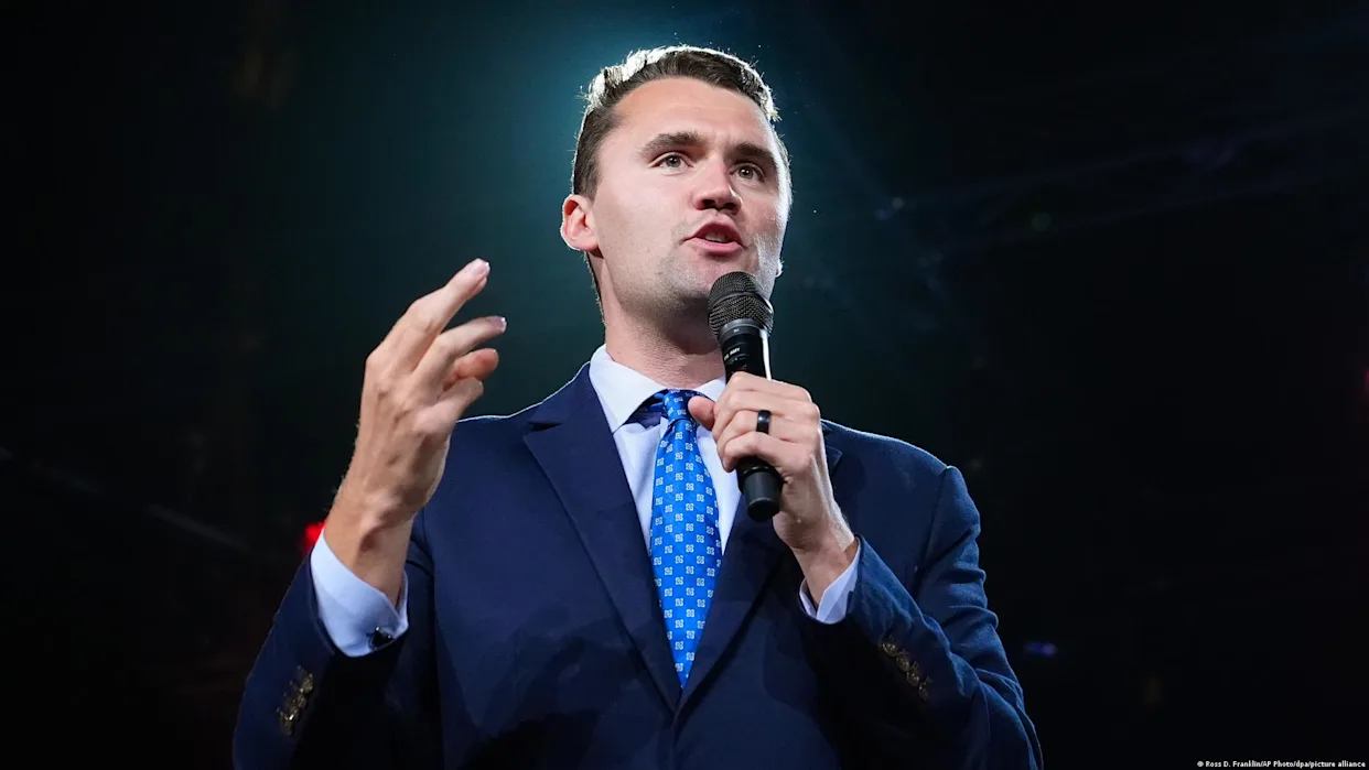 Avanza el caso por el asesinato de Charlie Kirk: presentan autopsia y videos contra el acusado