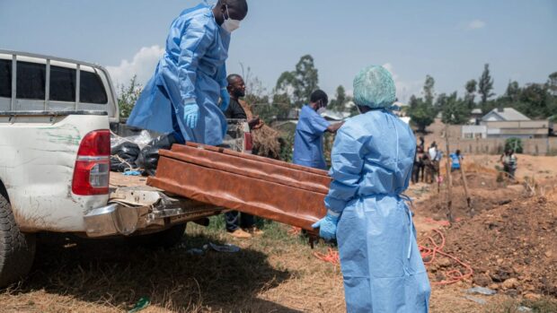 El ébola avanza en el Congo y llega a dos nuevas zonas donde la enfermedad es más mortal