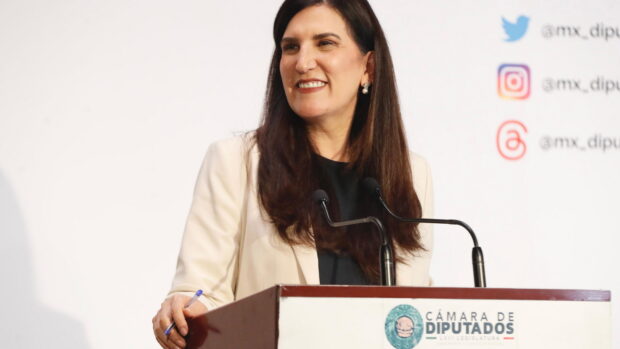 Kenia López llama a defender la libertad de expresión en consulta sobre derechos de las audiencias