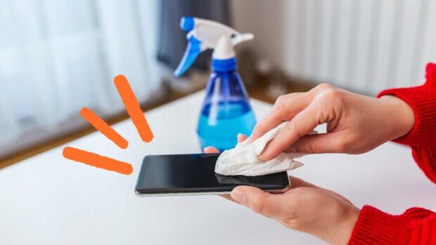 ¿Se puede limpiar el celular con alcohol? Google y Apple explican qué sí funciona y qué puede dañarlo