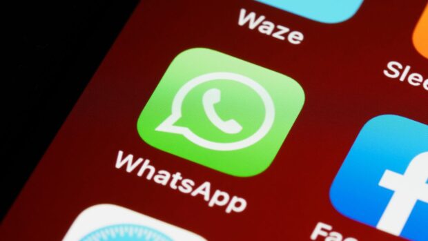 WhatsApp tiene una “papelera” que puede ayudarte a liberar espacio del celular: así puedes vaciarla